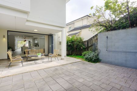 Stunning Duplex in the Heart of Neutral Bay for leasing - Photo 3