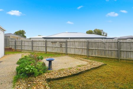 3 bedroom home located in Bacchus Marsh - Photo 3