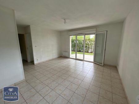 Location Appartement 2 pièces 43m² TONNAY CHARENTE 17430 - Photo 3