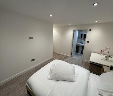 2 Bed Flat, Wimbledon, SW19 - Photo 6