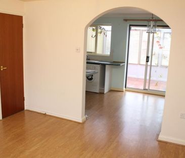 2 bedroom end of terrace house to rent - Photo 2