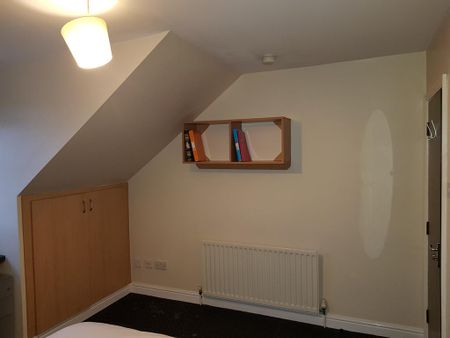 3 bedroom flat to rent - Photo 4