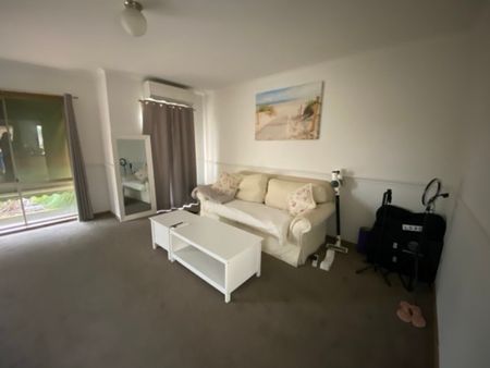 Two Bedroom Unit - Close to CBD - Photo 5