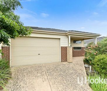 Pakenham Hills Three bedroom Home! - Photo 3
