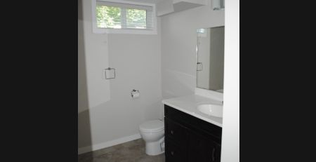 Modern And Spacious 2 Bedroom Basement Suite In St. Albert. - Photo 5
