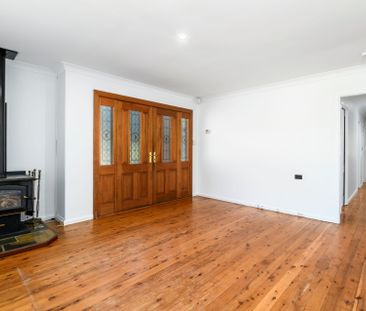 UPDATED FOUR BEDROOM HOME! - Photo 3