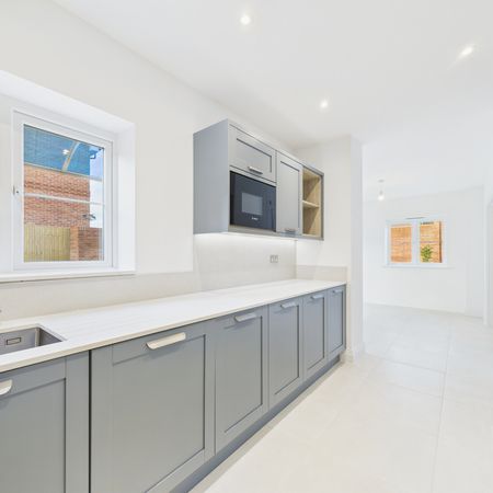 4 bed detached house to rent in Oakdale Road, Maidenhead, Berkshire, SL6 2FJ - Photo 3