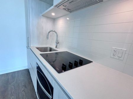 For Lease - 2 David Eyer Road Unit# 1433, Richmond Hill, Ontario - Photo 2