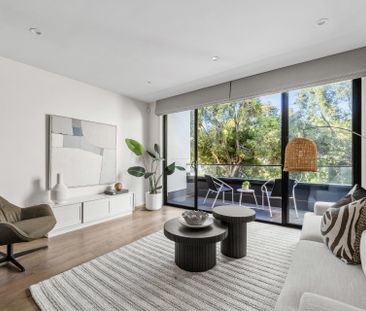 Stylish two level living in the heart of Essendon - Photo 3