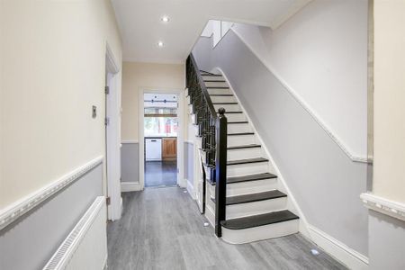 4 bedroom semi-detached house to rent - Photo 2