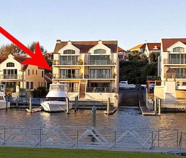 On The Water's Edge - Photo 3