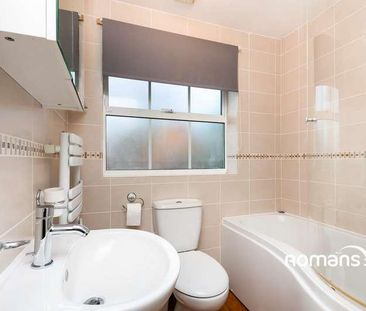 Coniston Close, Farnborough, GU14 - Photo 5