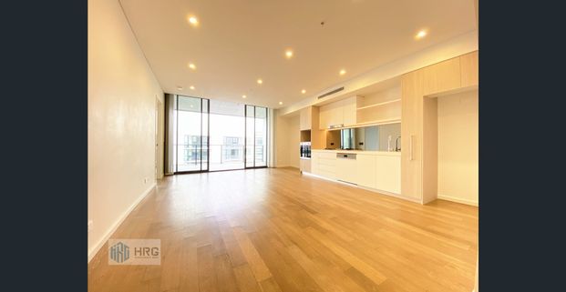 Great sized 2 bedrooms apartment in “Esprit” building - Photo 1