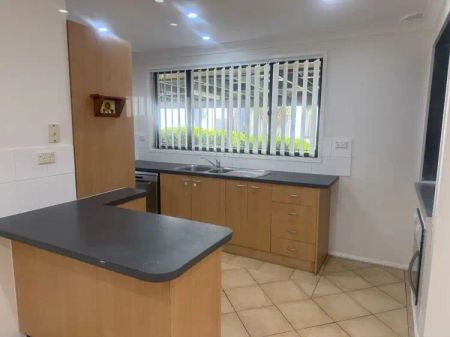 “MODERN FAMILY HOME !!!” - Photo 2