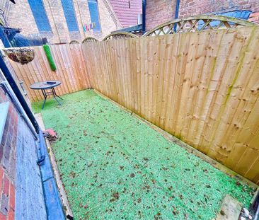 3 bedroom end of terrace house to rent - Photo 3