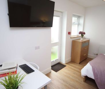 High Specification En-Suite Student Accommodation - A female house ... - Photo 1