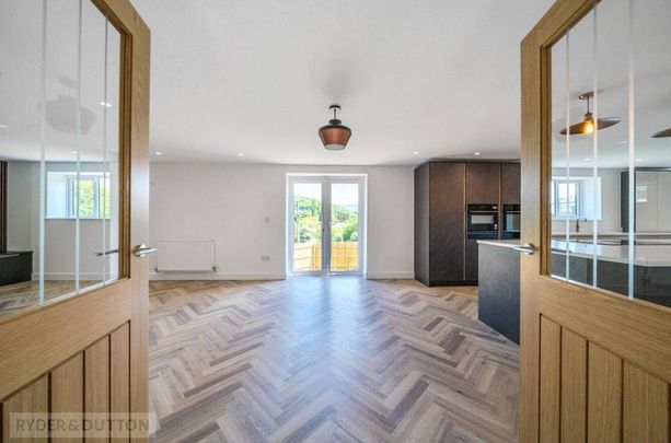 5 bedroom detached house to rent - Photo 1