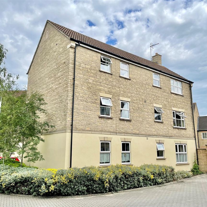 Kingfisher Court, Calne, SN11 - Photo 1