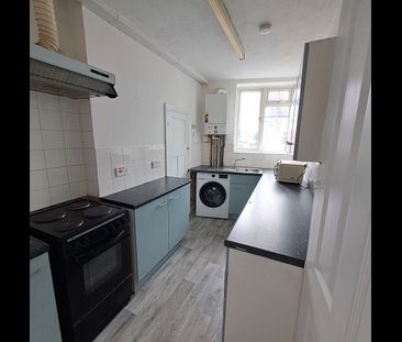 1 Bed Flat, Grand Parade, SW14 - Photo 3