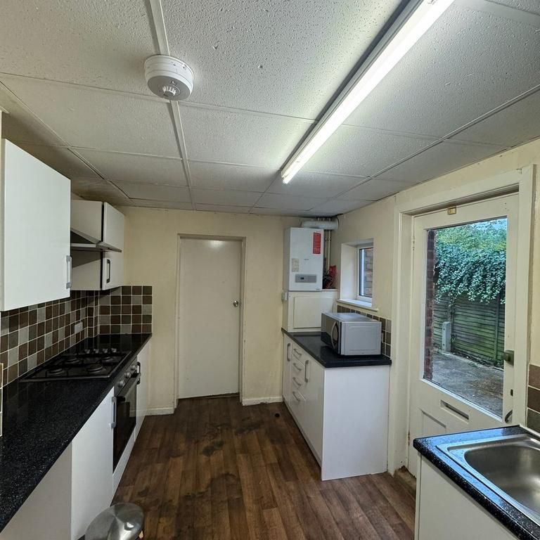 6 bedroom house share to rent - Photo 1