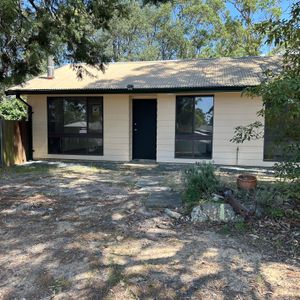 3 Bedroom Cottage with Large Workshop - Photo 3