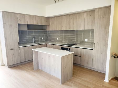 For Lease - 15 David Eyer Road Unit# 1411, Richmond Hill, Ontario - Photo 2