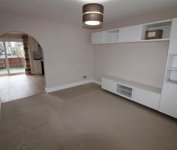 3 bedroom semi-detached house to rent - Photo 5
