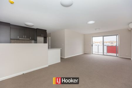 Top floor unit with 2 car spaces! - Photo 2