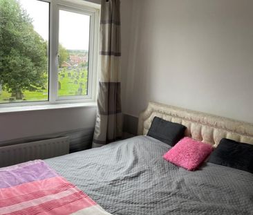 2 bed Apartment - To Let - Photo 5