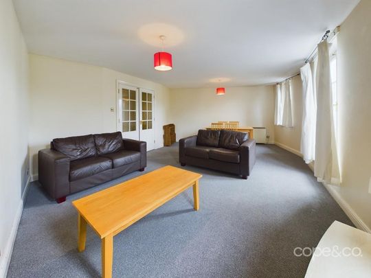 3 bedroom flat to rent - Photo 1