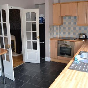 2 bedroom semi-detached house to rent - Photo 2