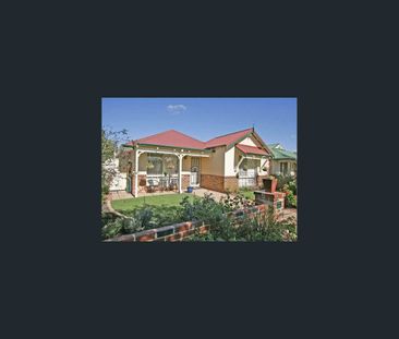 Quiet Home With Park View - Photo 6