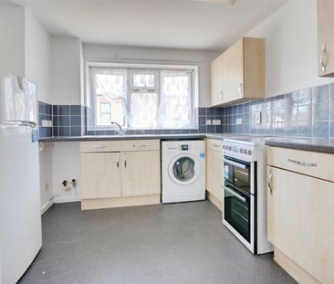 Boundary Way, Watford - Photo 3