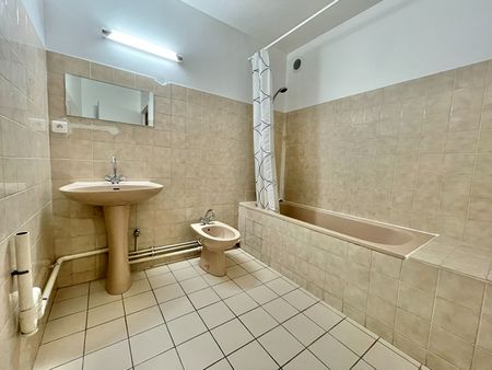 A LOUER - NANTES RD PT DE PARIS - Grand appartement de Type 2 de 59.33 m² - Photo 4