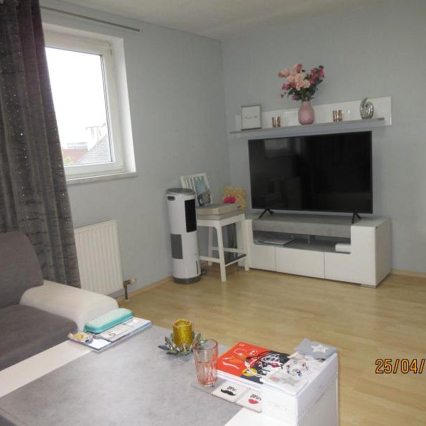 Makartstraße 8,3: Single/Paar: Schöne DG-Wohnung, 2 Zimmer, 42.06m2 WNFL und ausgebautem Spitzboden mit 35,44m2,3.Stock, Parkplätze! - Photo 1