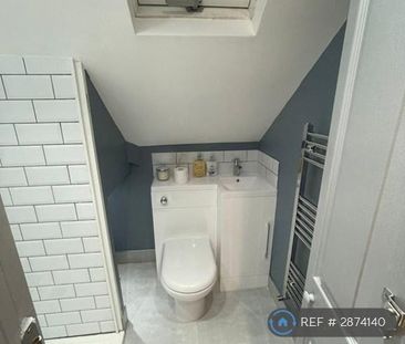 1 bedroom in a house share to rent - Photo 2