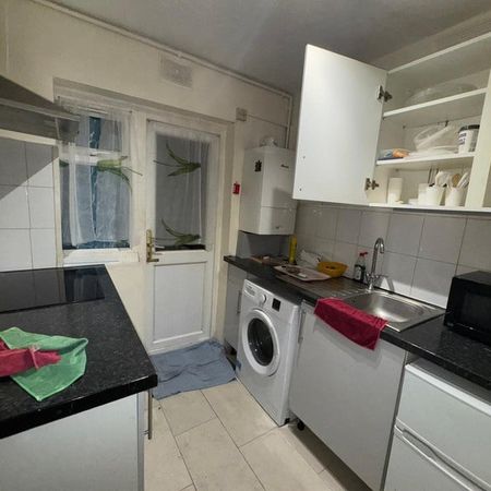 2 Bed Flat, Morena Street, SE6 - Photo 3