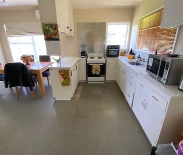 Sunny 3-Bedroom Family Home in the Heart of Howick - Photo 2