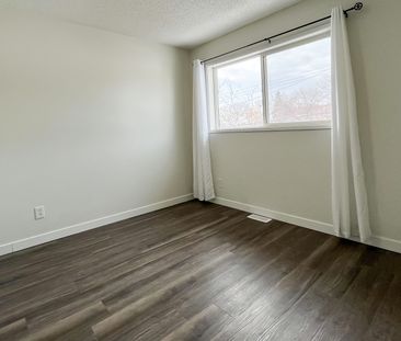 Renovated 3 Bedroom, 2.5 Bath Townhome With Finished Basement. - Photo 6