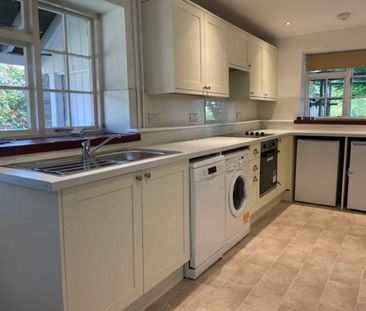 3 bedroom character property to rent - Photo 5