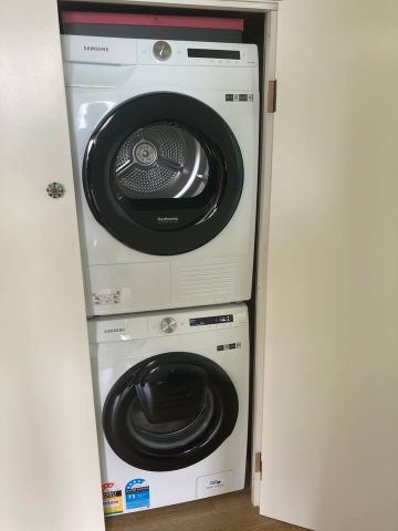 Classic Four Bedroom Villa Recently Renovated - Photo 4