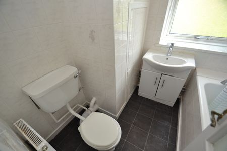 3 bed flat to rent in Berryknowes Road, G52 - Photo 5