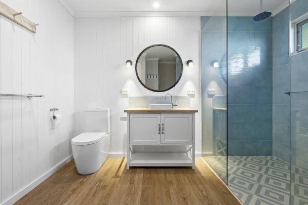 Charming Cottage Centrally located - Photo 1