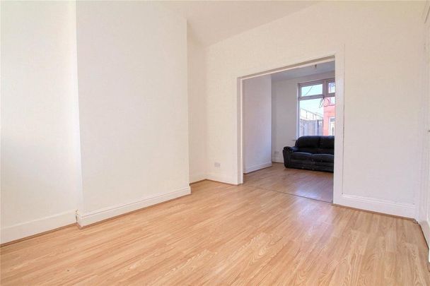 3 bedroom end of terrace house to rent - Photo 1