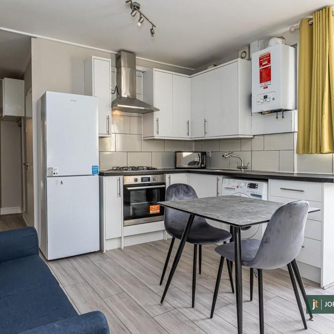 2 bedroom flat to rent - Photo 1