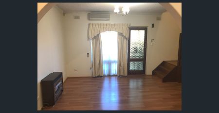 2 BEDROOM TOWNHOUSE IN GREAT LOCATION!! - Photo 2