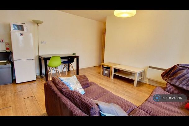 5 bedroom flat to rent - Photo 1