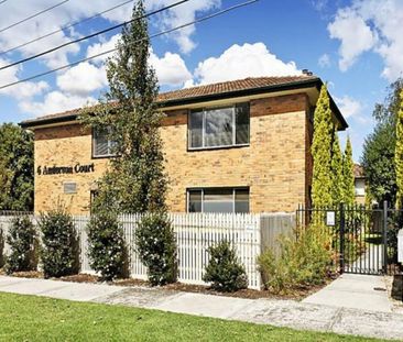 SECURE GROUND FLOOR APARTMENT - Photo 2