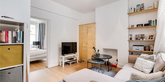 1 bedroom flat in London - Photo 3