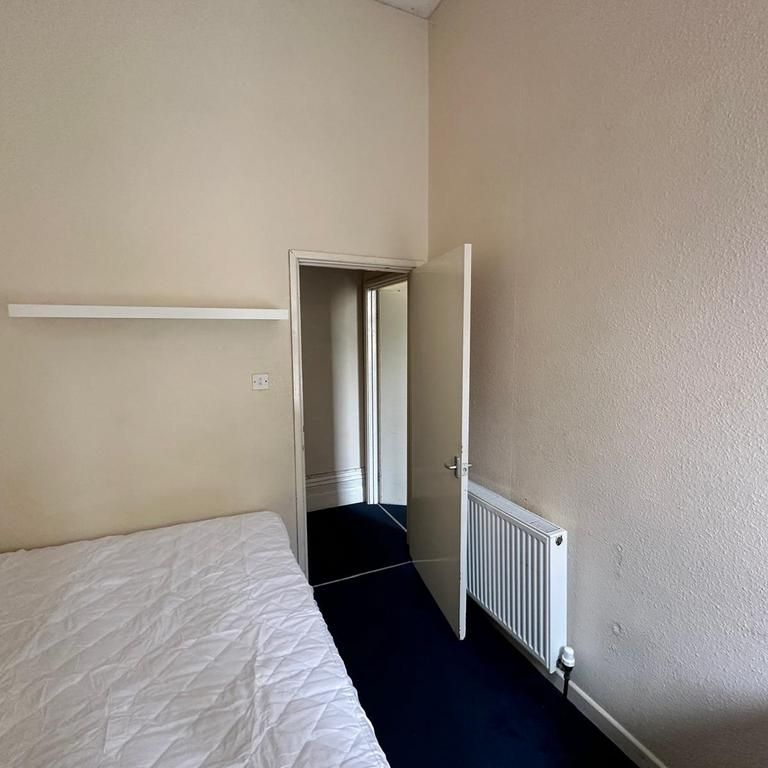 4 bedroom flat to rent - Photo 1